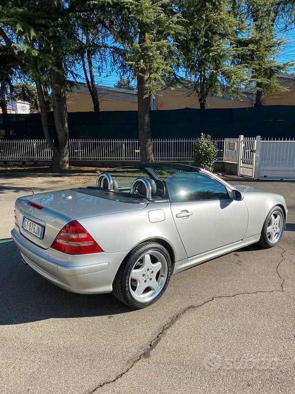 Usata Mercedes SLK320 218 CV (160 kW) 2001 Grigio Cabrio