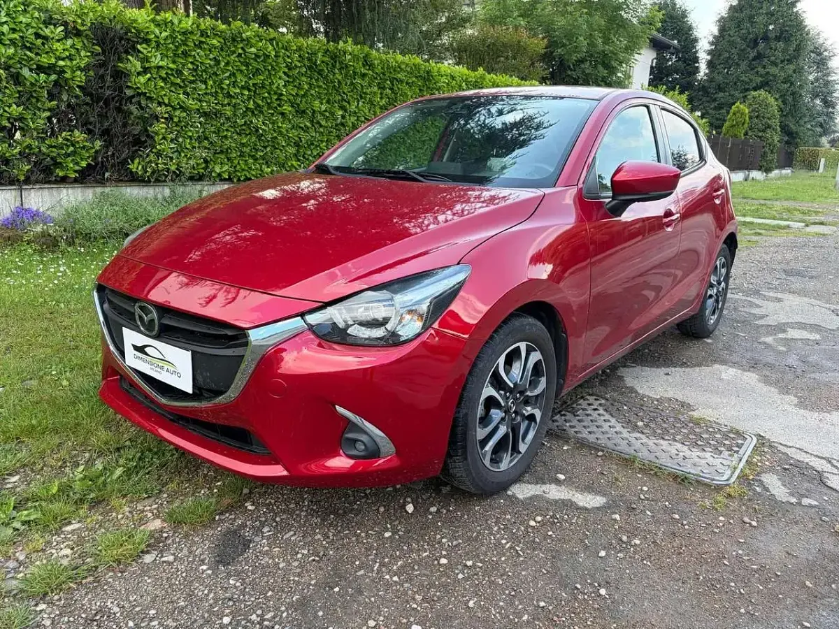 Begagnad Mazda 2 Exceed 90 HK (66 kW) 2018 Röd Halvkombi