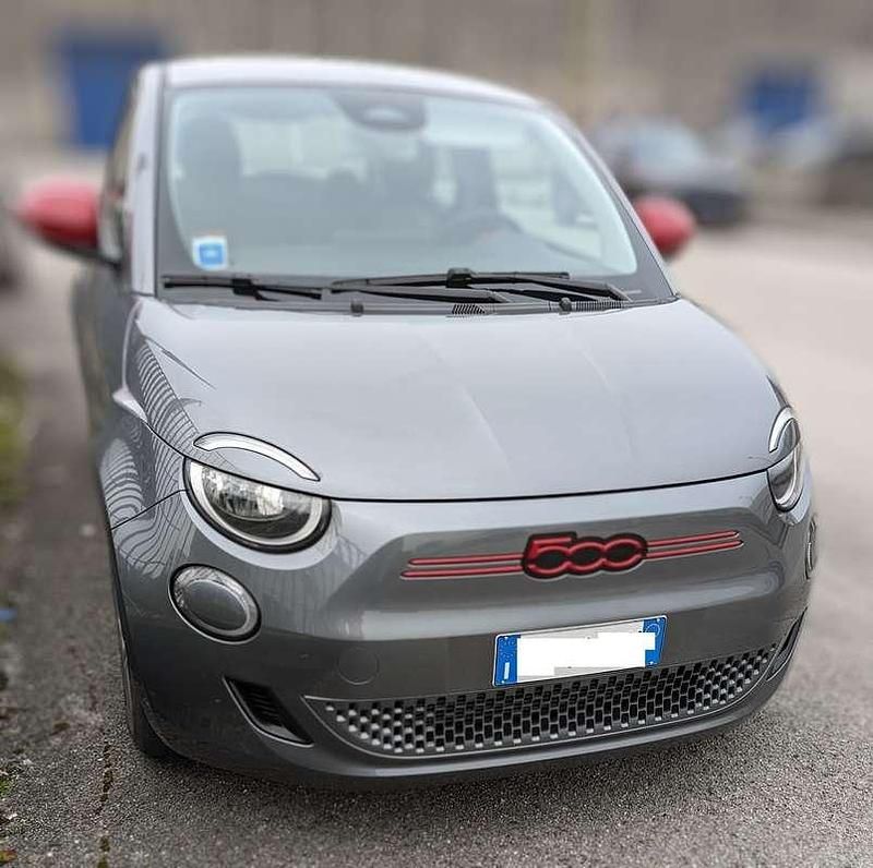 Usata Fiat 500e Red 42 kW (58 CV) 2022 Grigio Utilitaria