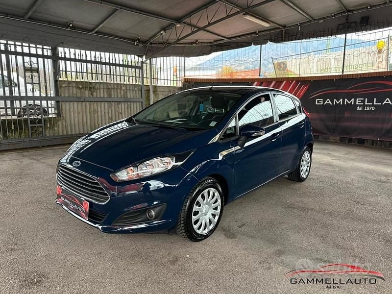 Usata Ford Fiesta 75 CV (55 kW) 2013 Blu Utilitaria