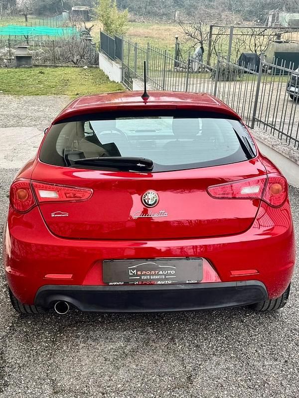 Usata Alfa Romeo Giulietta Distinctive 105 CV (77 kW) 2015 Rosso Utilitaria