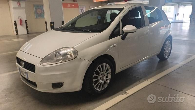 Usata Fiat Grande Punto S 75 CV (55 kW) 2011 Bianco Utilitaria