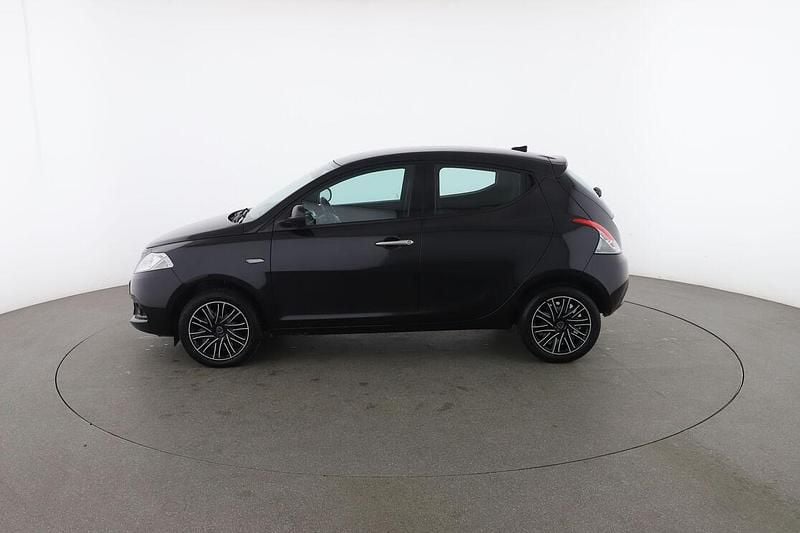 Usata Lancia Ypsilon 70 CV (51 kW) 2024 Nero Utilitaria