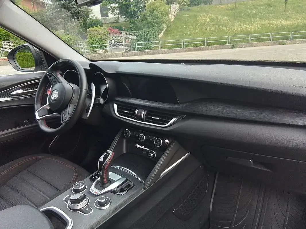Usata Alfa Romeo Stelvio 160 CV (117 kW) 2021 Argento SUV