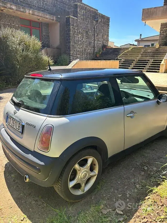 Usata Mini Cooper 116 CV (85 kW) 2002 Grigio Utilitaria