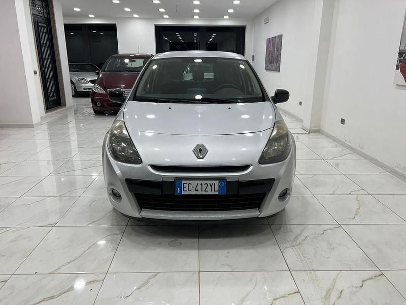 Usata Renault Clio II 65 CV (47 kW) 2011 Argento Berlina