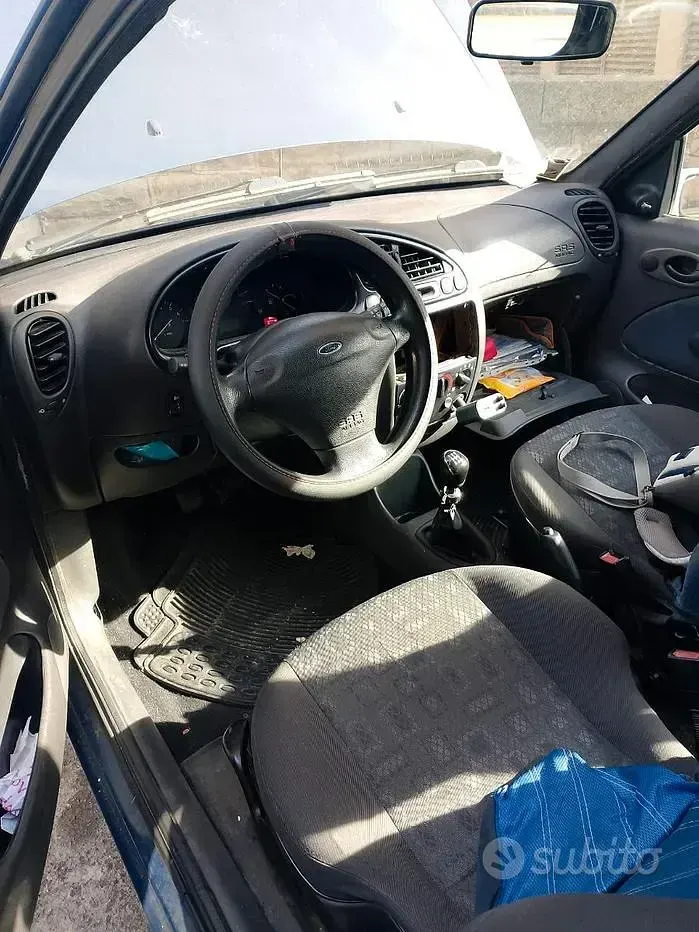 Usata Ford Fiesta 75 CV (55 kW) 2000 Blu Utilitaria