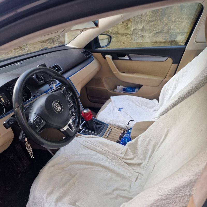 Usata VW Passat 105 CV (77 kW) 2012 Nero Station wagon