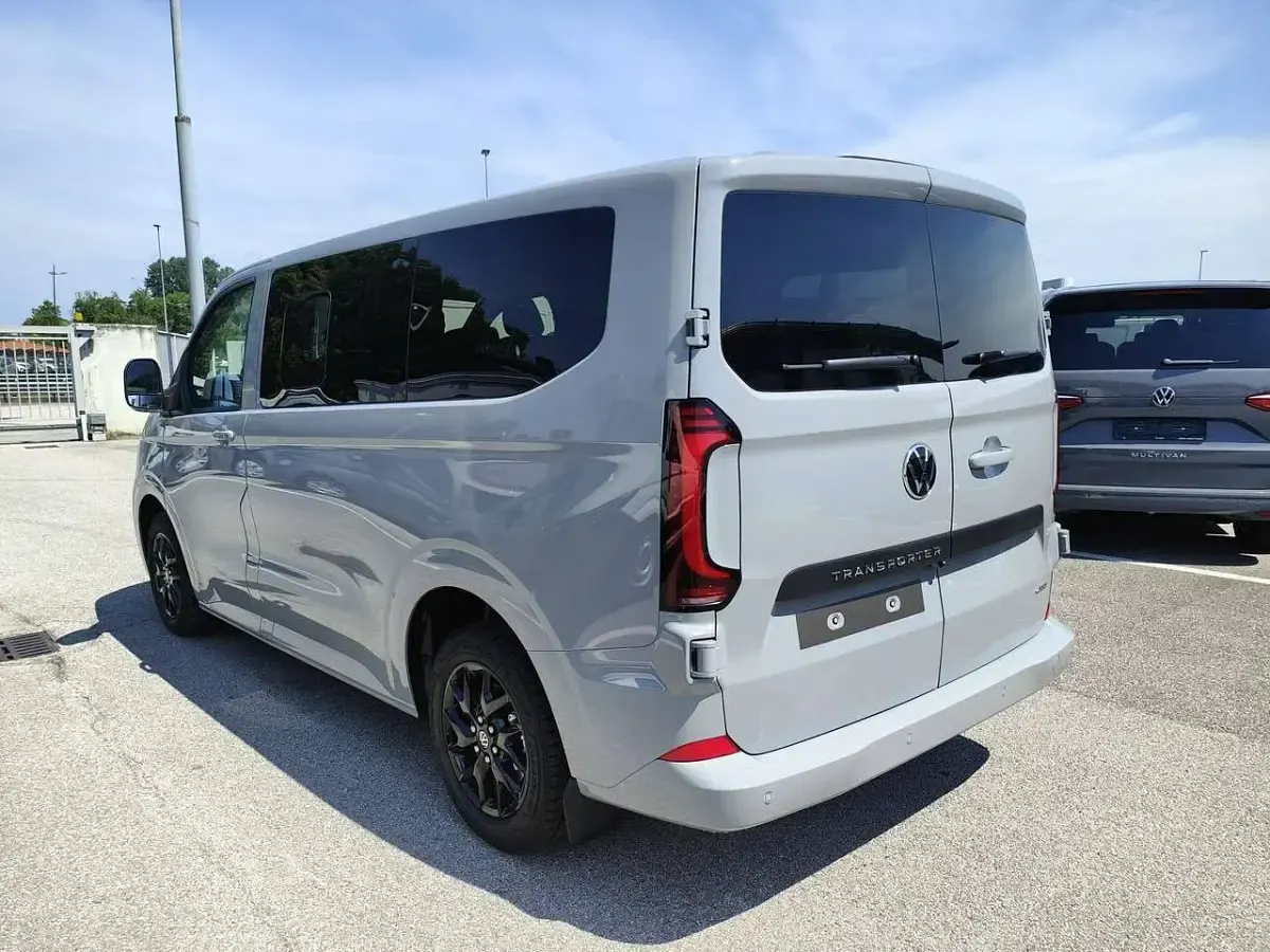 Nuova VW T7 170 CV (125 kW) 2026 Stone grey Furgone