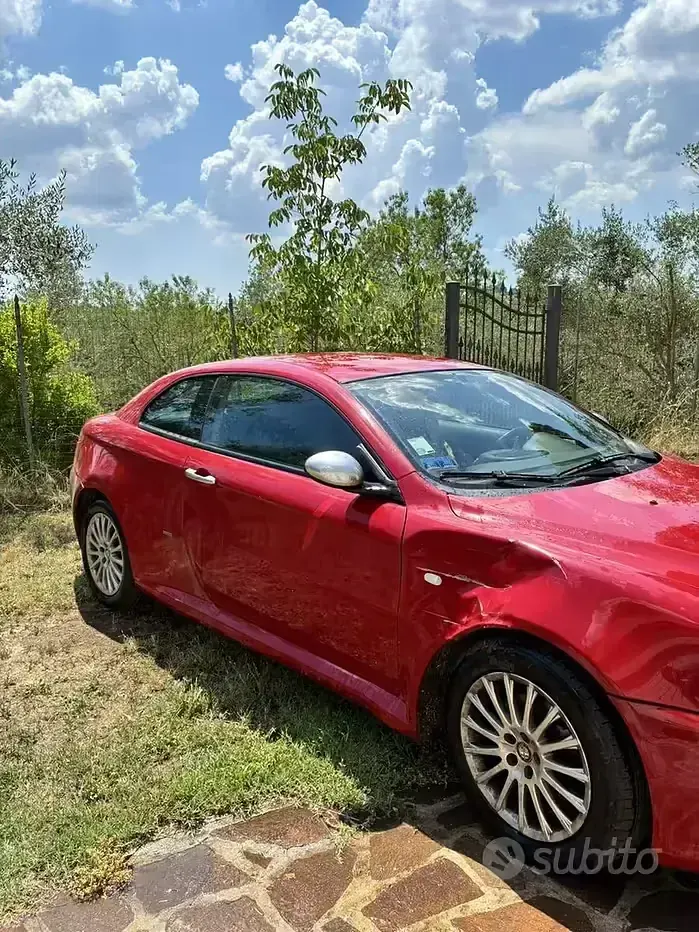 Usata Alfa Romeo GT 150 CV (110 kW) 2007 Rosso Coupé