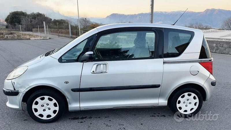 Usata Peugeot 1007 70 CV (51 kW) 2006 Grigio Monovolume