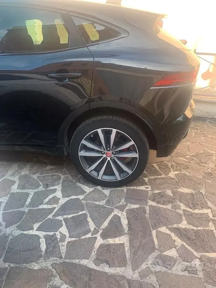 Usata Jaguar E-Pace R-Dynamic 150 CV (110 kW) 2019 Nero SUV