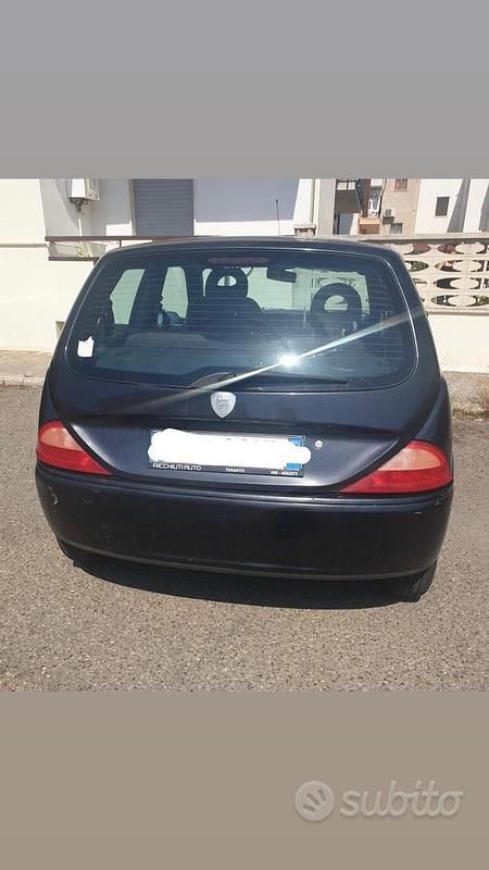 Usata Lancia Ypsilon 86 CV (63 kW) 2003 Nero Utilitaria
