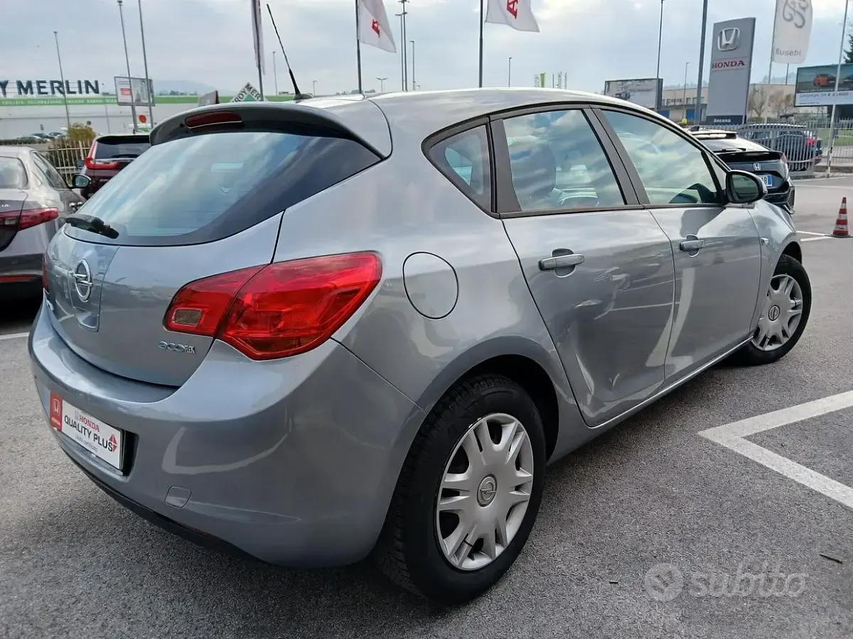 Usata Opel Astra S 95 CV (69 kW) 2011 Grigio Berlina