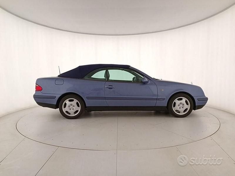 Usata Mercedes CLK200 Elegance 136 CV (100 kW) 1999 Grigio Cabrio