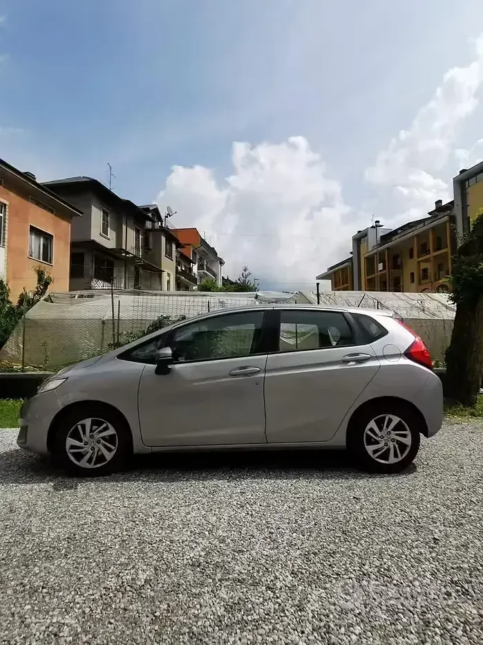 Usata Honda Jazz 102 CV (75 kW) 2017 Grigio Utilitaria