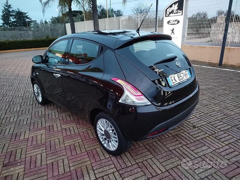 Usata Lancia Ypsilon Platinum 95 CV (69 kW) 2011 Nero Utilitaria