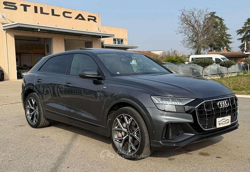 Usata Audi Q8 Sport 340 CV (250 kW) 2023 Grigio daytona SUV