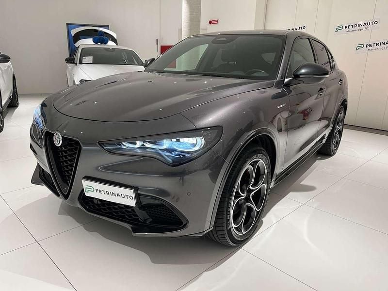 Grigio vesuvio Usata 2024 Alfa Romeo Stelvio Veloce SUV | 40.490 € (Buon prezzo) - Immagine 1/4