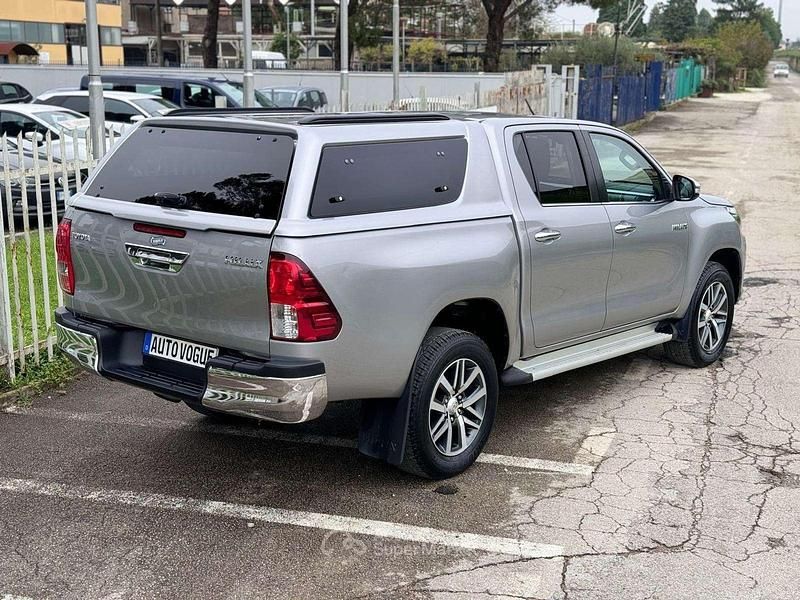Usata Toyota HiLux Executive 150 CV (110 kW) 2018 Bronzo Pick-up