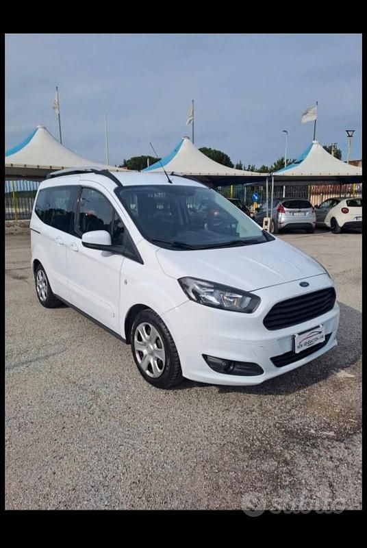 Usata Ford Tourneo Courier Titanium 100 CV (73 kW) 2017 Bianco Monovolume