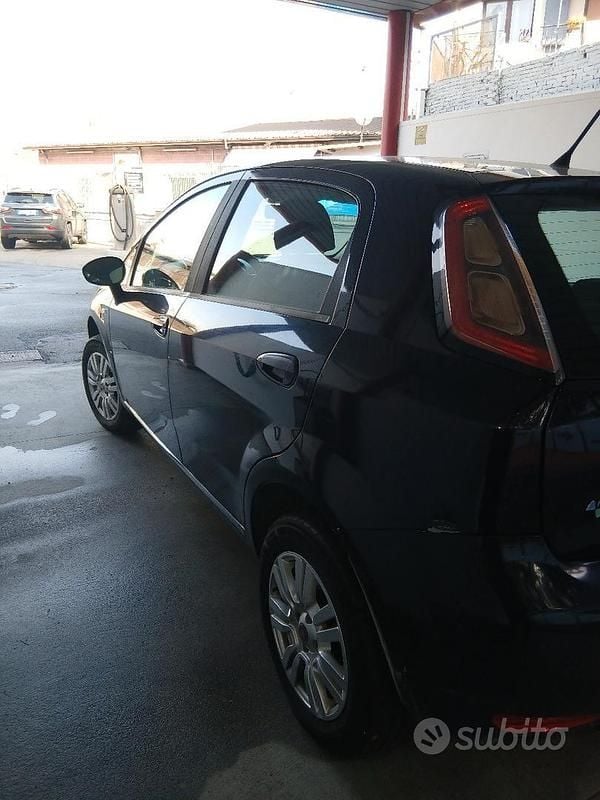Usata Fiat Punto 77 CV (56 kW) 2013 Blu Berlina