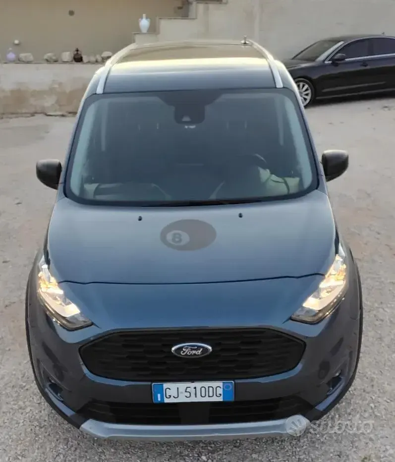 Usata Ford Tourneo Connect Active 120 CV (88 kW) 2022 Bluazzurro Monovolume