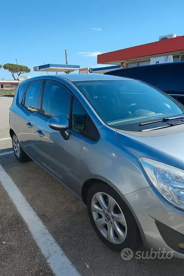 Usata Opel Meriva 95 CV (69 kW) 2011 Grigio Monovolume