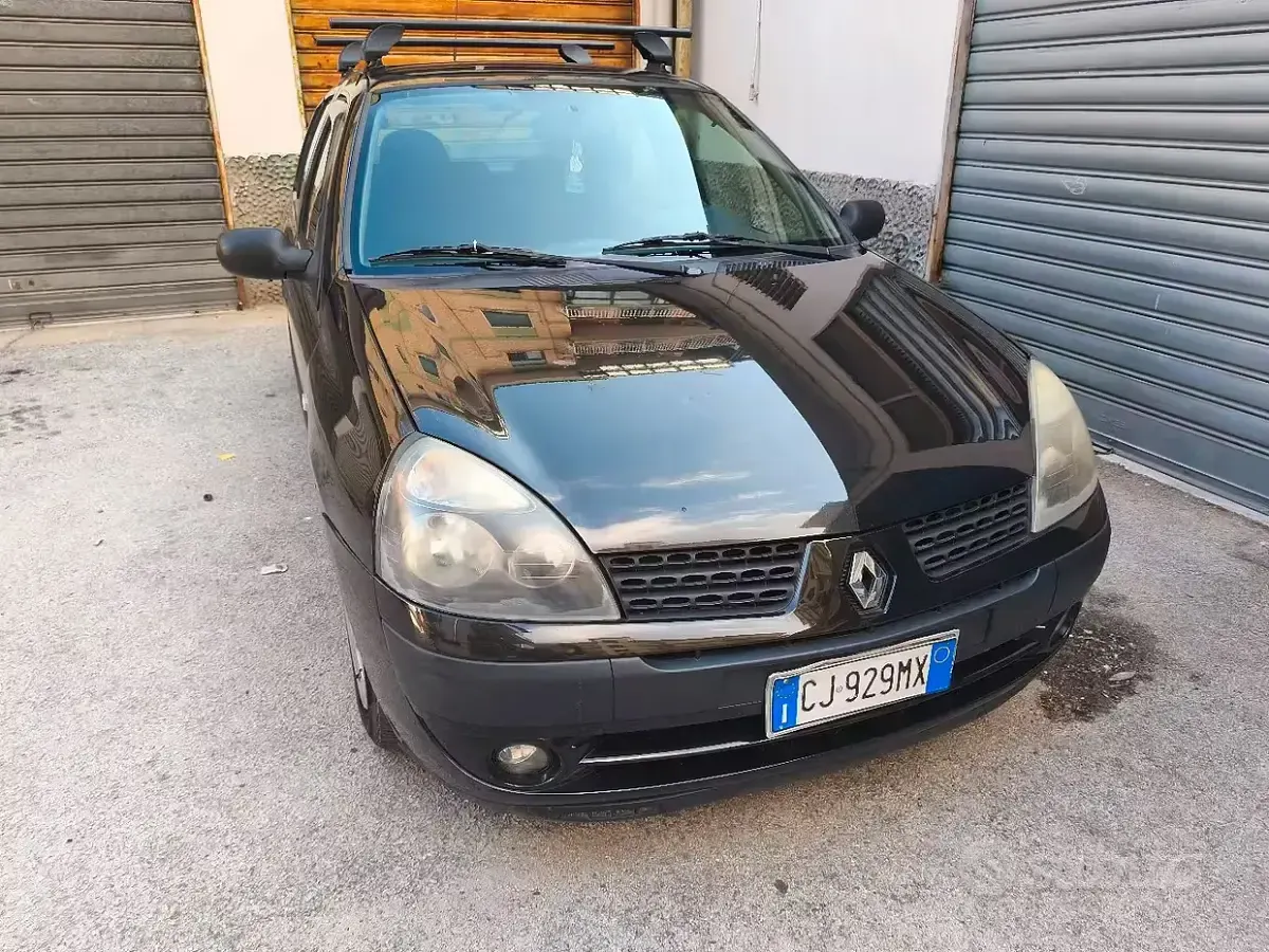 Usata Renault Clio II 82 CV (60 kW) 2003 Grigio Berlina