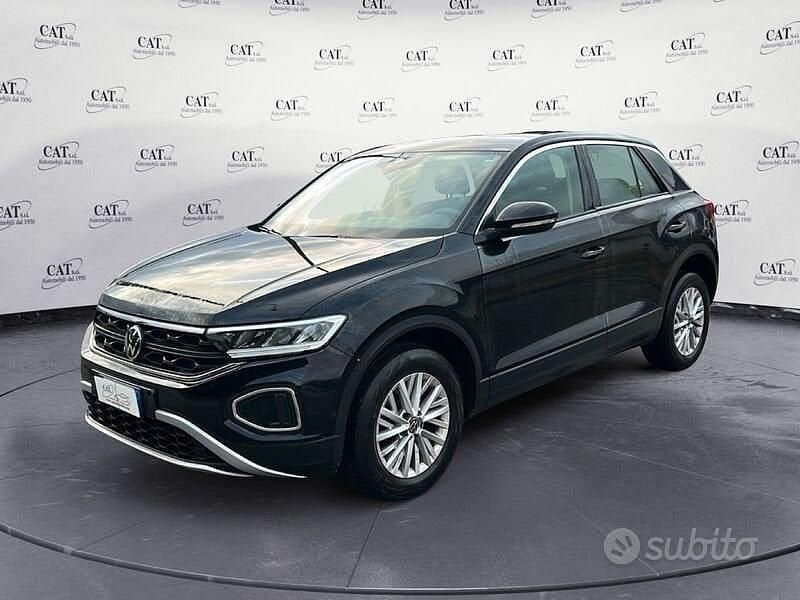 Usata VW T-Roc Life 110 CV (80 kW) 2023 Nero SUV