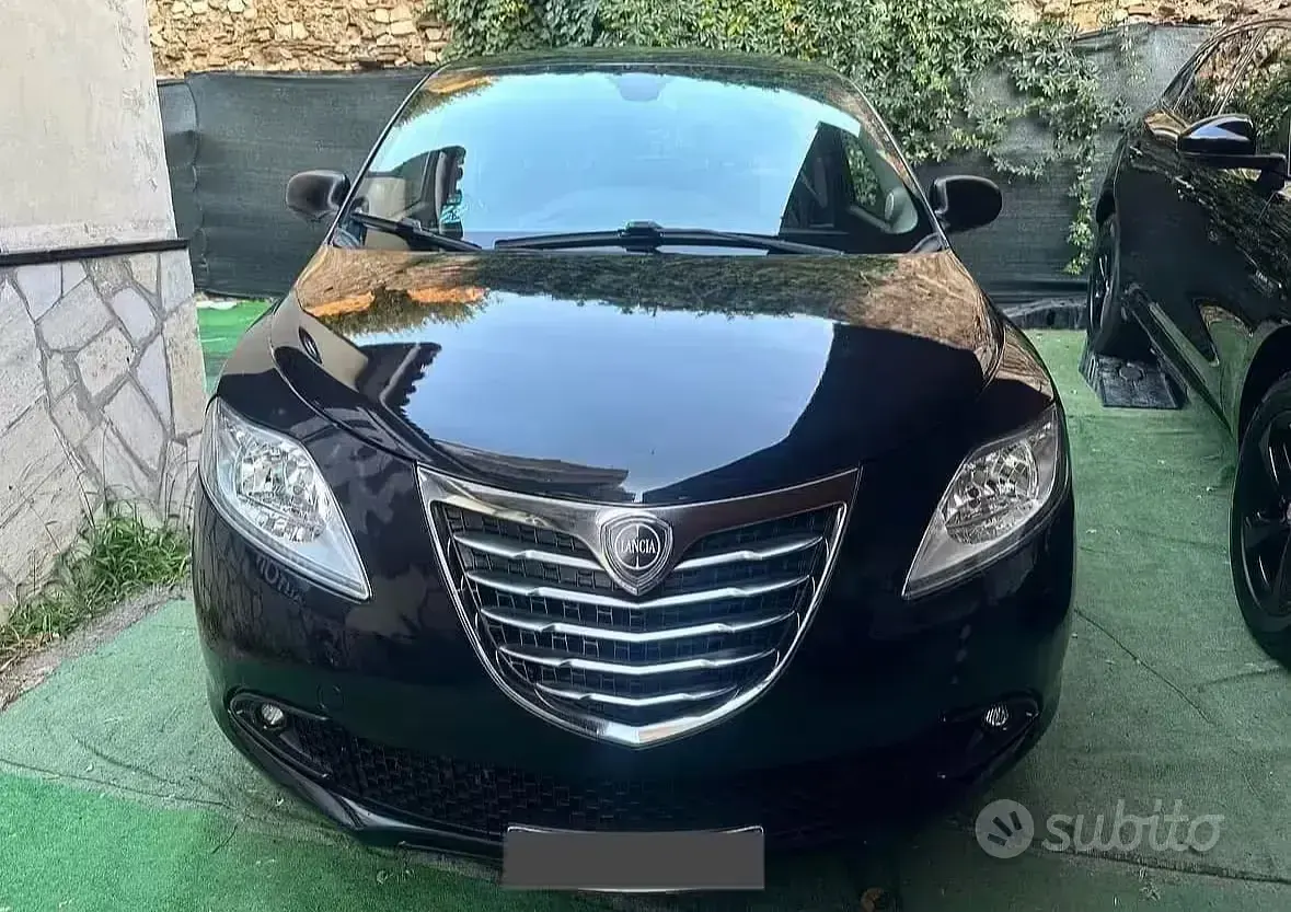 Usata Lancia Ypsilon 69 CV (50 kW) 2014 Nero Utilitaria