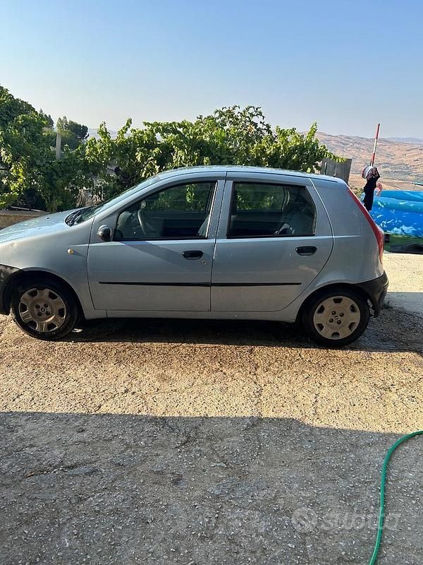 Usata Fiat Punto 2004 Blu Utilitaria