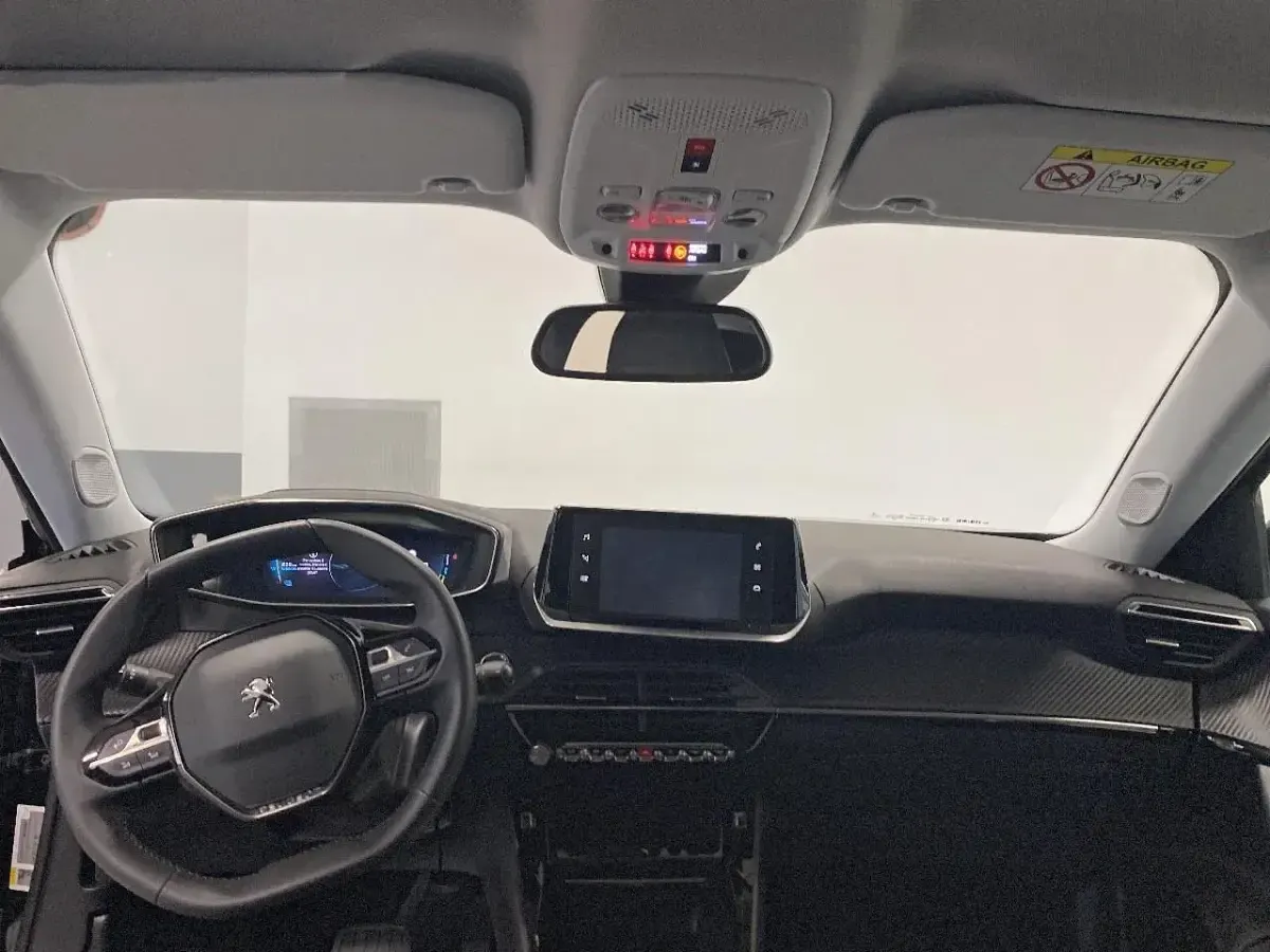 Usata Peugeot e-2008 Allure 100 kW (136 CV) 2022 Nero SUV