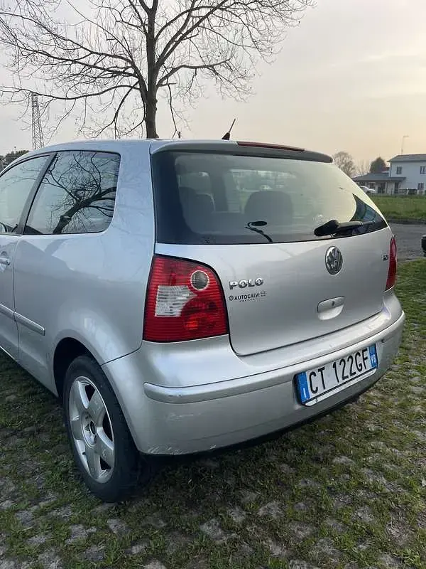 Usata VW Polo Trendline 75 CV (55 kW) 2005 Grigio Utilitaria