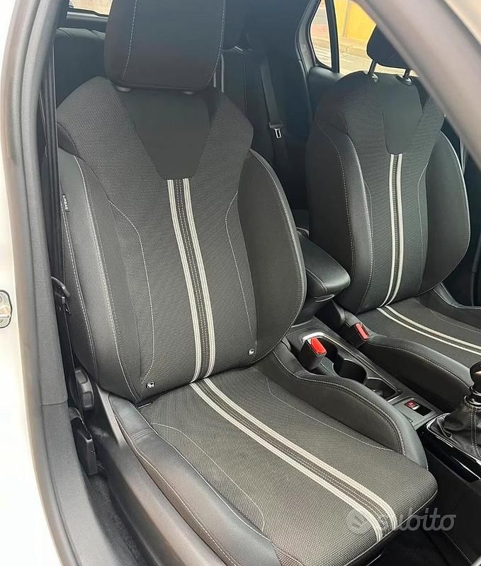 Usata Opel Corsa 100 CV (73 kW) 2024 Bianco Utilitaria