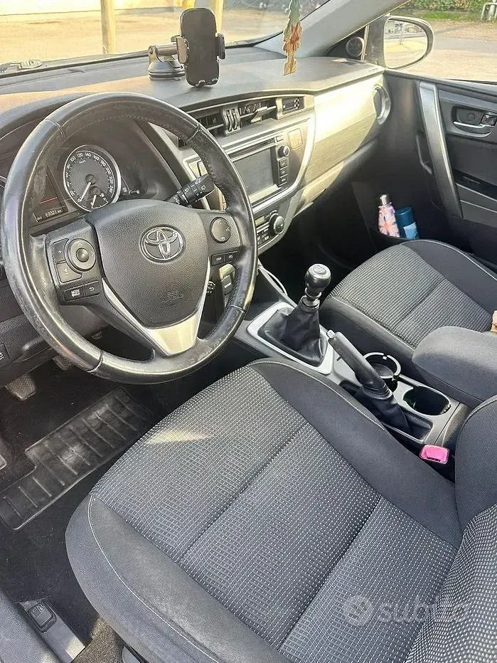 Usata Toyota Auris Active 132 CV (97 kW) 2013 Grigio Berlina