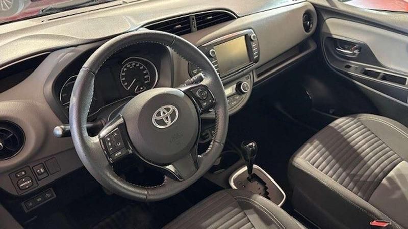 Usata Toyota Yaris Hybrid Business Edition 73 CV (53 kW) 2019 Bianco Berlina