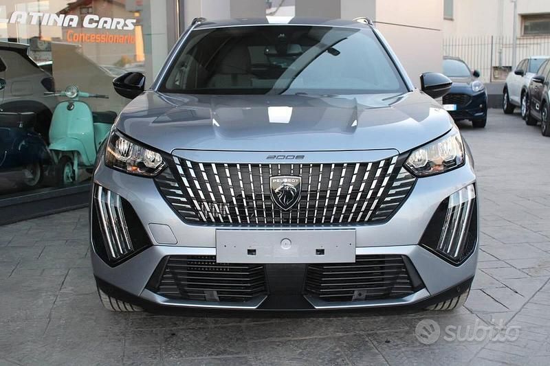 Usata Peugeot 2008 Allure 101 CV (74 kW) 2024 Grigio SUV