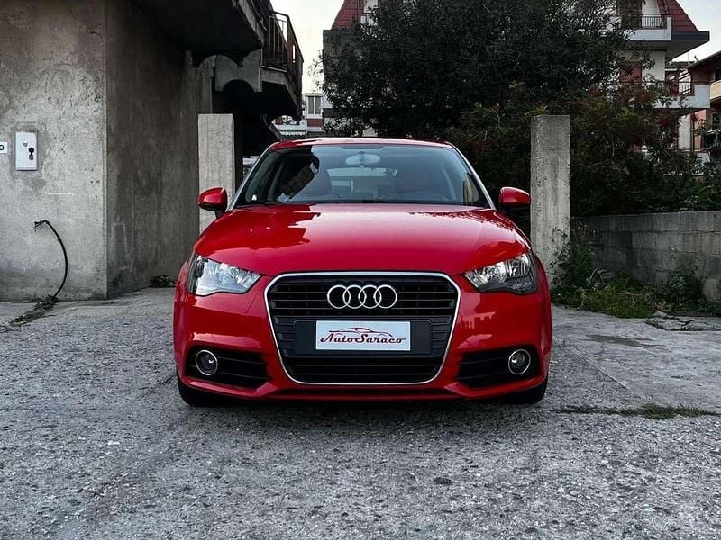 Rosso Usata 2011 Audi A1 Ambition Due volumi | 9200 € (Buon prezzo) - Immagine 1/4