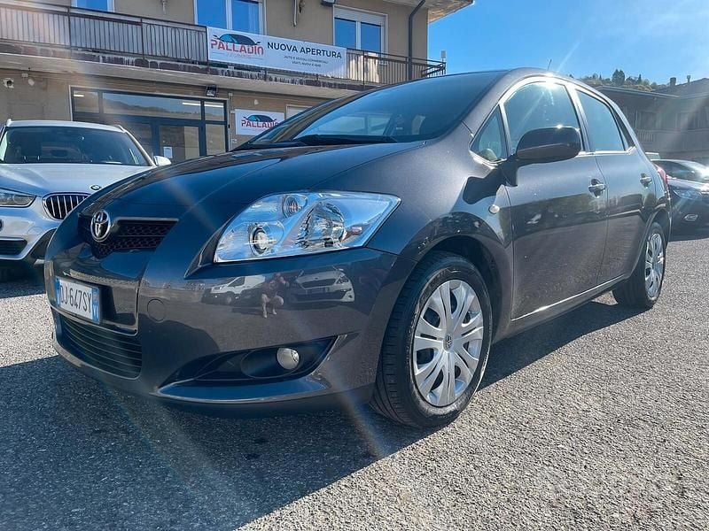 Usata Toyota Auris 90 CV (66 kW) 2007 Grigio Utilitaria