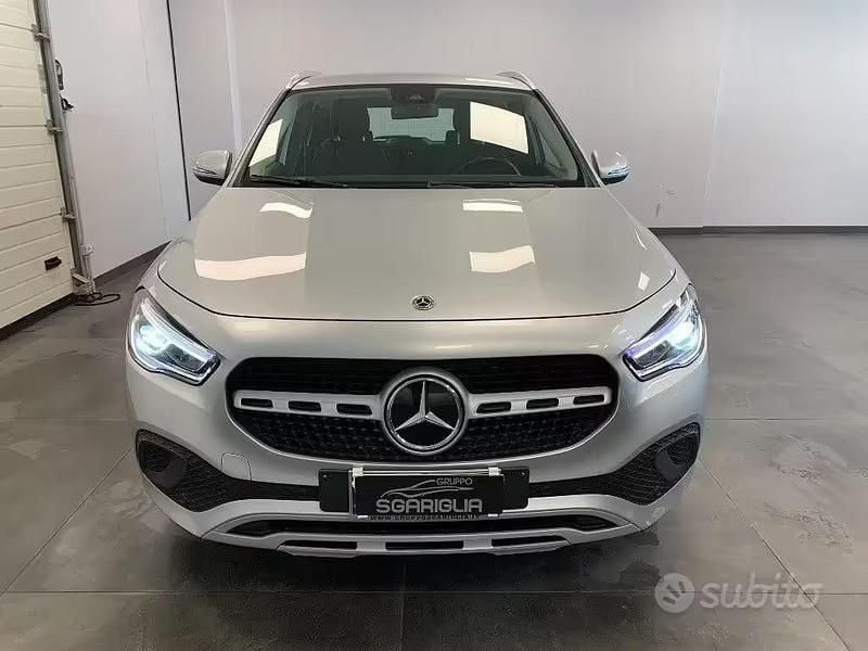 Usado Mercedes GLA180 AMG 116 CV (85 kW) 2021 Gris SUV