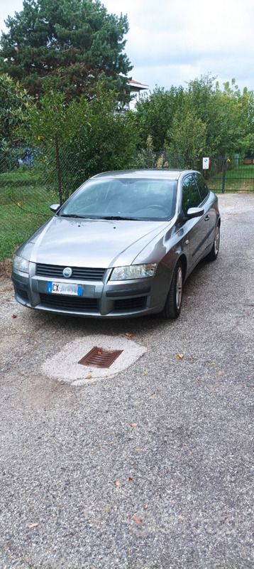 Usata 2005 Fiat Stilo Tre volumi | 800 € (Ottimo prezzo) - Immagine 1/2