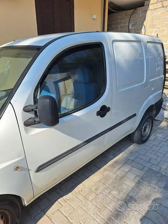 Usata Fiat Doblò 63 CV (46 kW) 2004 Bianco Monovolume