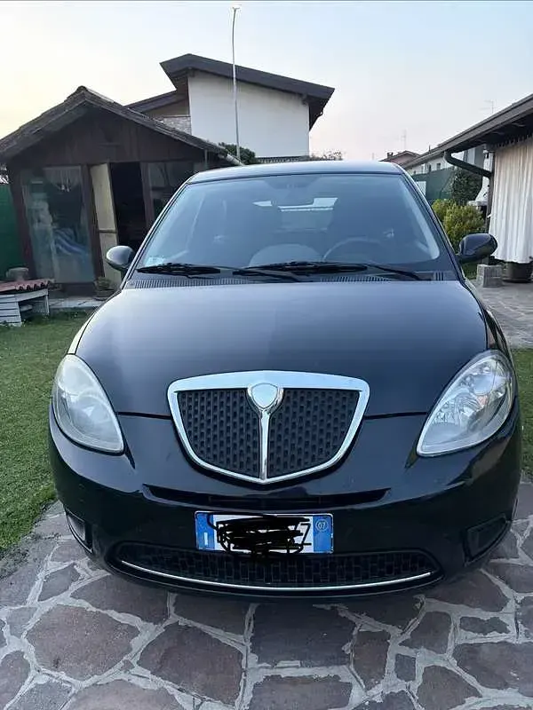 Usata Lancia Ypsilon 60 CV (44 kW) 2007 Nero Utilitaria