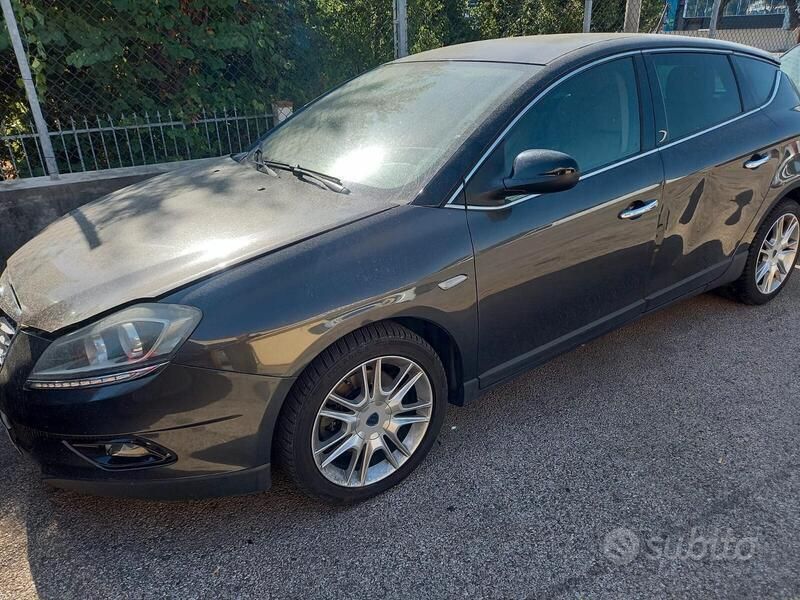 Usata Lancia Delta 190 CV (139 kW) 2012 Nero Utilitaria