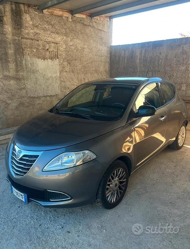 Usata Lancia Ypsilon Gold 95 CV (69 kW) 2015 Grigio Utilitaria