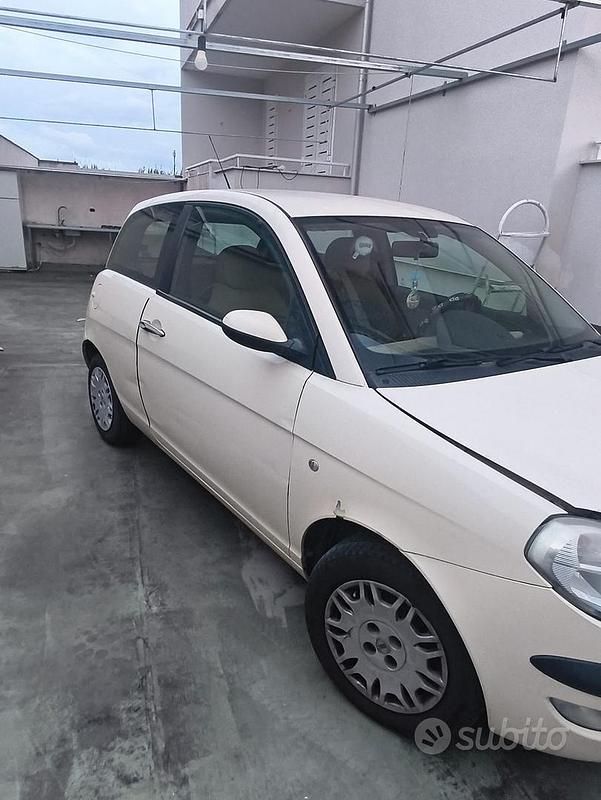 Usata Lancia Ypsilon 80 CV (58 kW) 2004 Utilitaria