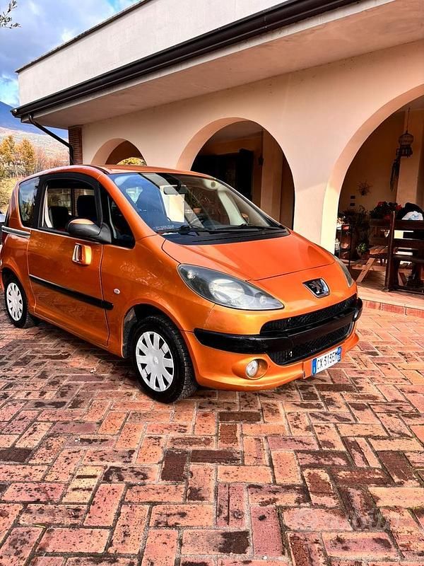 Usata 2005 Peugeot 1007 Monovolume | 2700 € (Molto cara) - Immagine 1/3