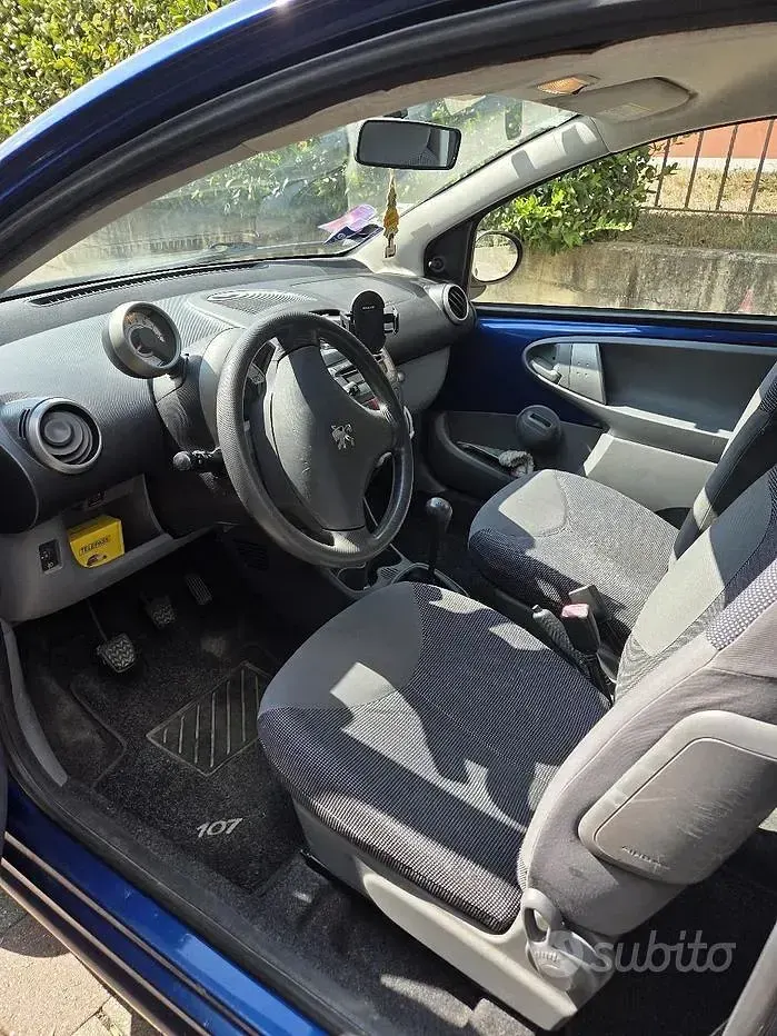 Usata Peugeot 107 68 CV (50 kW) 2007 Bluazzurro Utilitaria