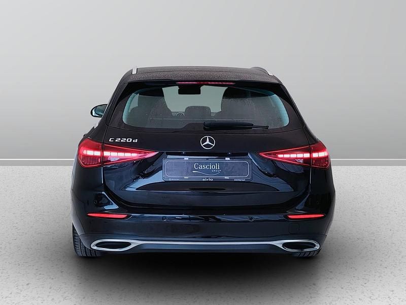 Usado Mercedes 220 200 CV (147 kW) 2021 Negro Familiar